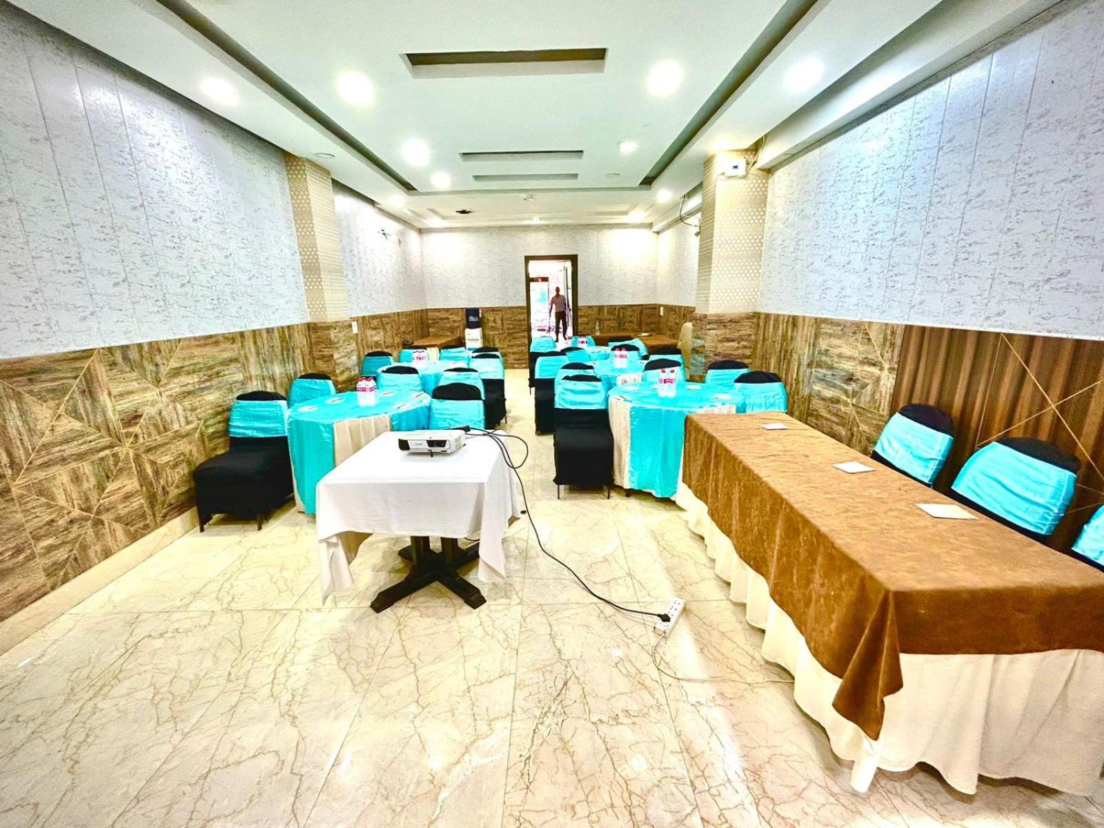 Отель The Tomar Hospitality Нью-Дели Экстерьер фото